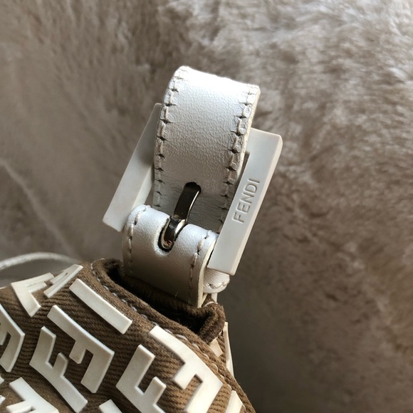 Fendi Rare Mamma Forever Rubberized Logo Bag - Picture 5 of 15